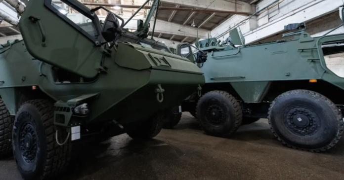 Латвія почала постачати Україні нові розвідувальні бронетранспортери