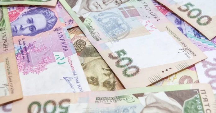 Більше 4,5 тисячі працівників комунальної сфери та залізничного транспорту отримують надбавки за усунення наслідків атак