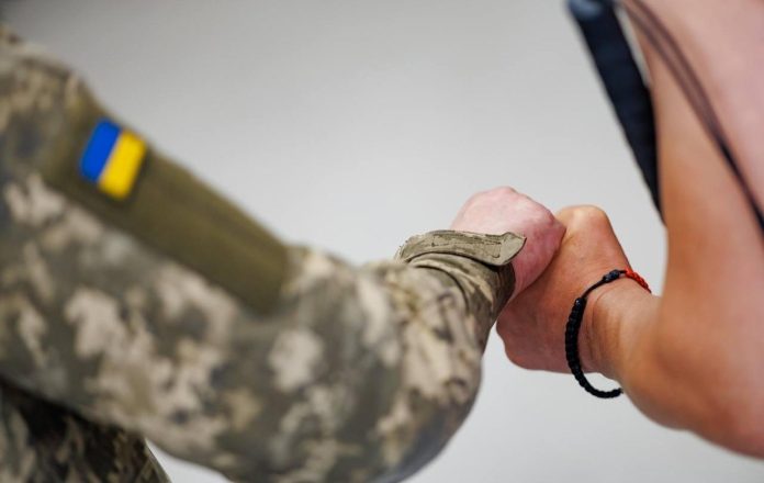 Ветерани із порушенням зору можуть отримати гроші від Червоного Хреста